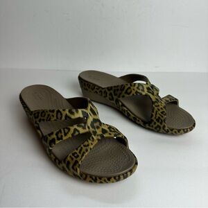 Crocs Sanrah Women Size 9 Sandals Cheetah Waterproof Lightweight Travel NEW